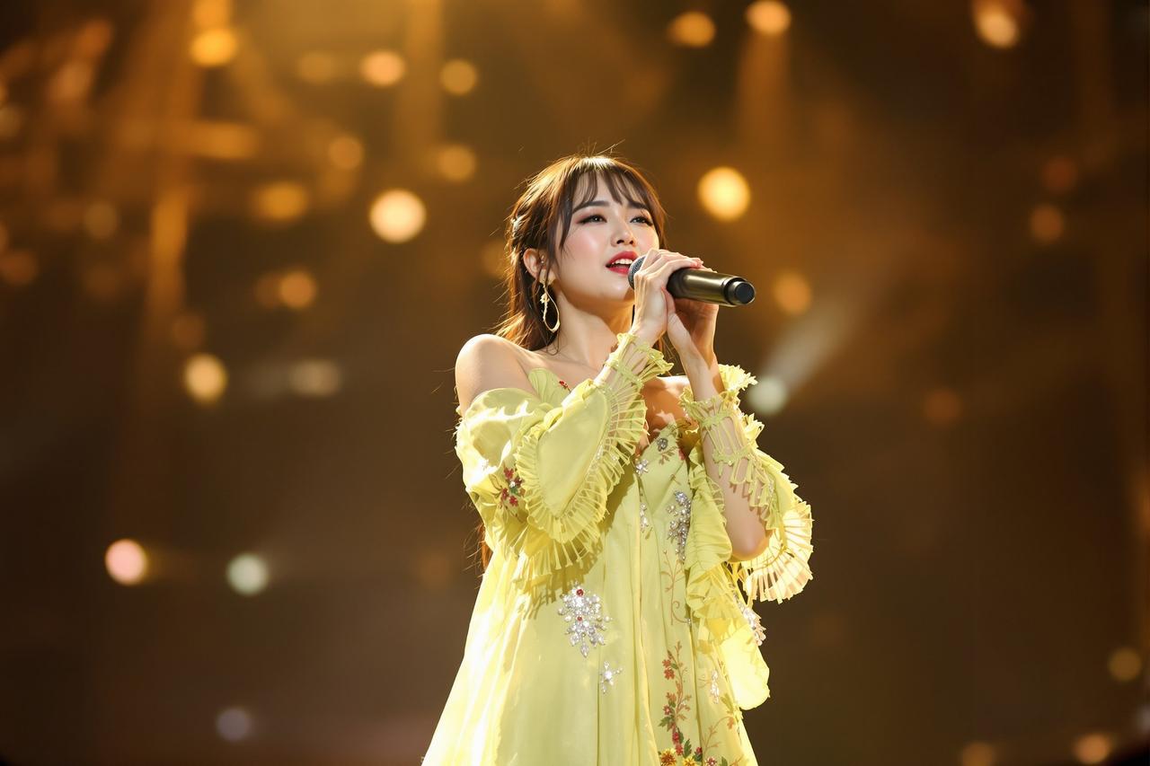 赵思雨新歌《微光》连续八周霸榜，年度金曲预定 - 黑料近期更新
